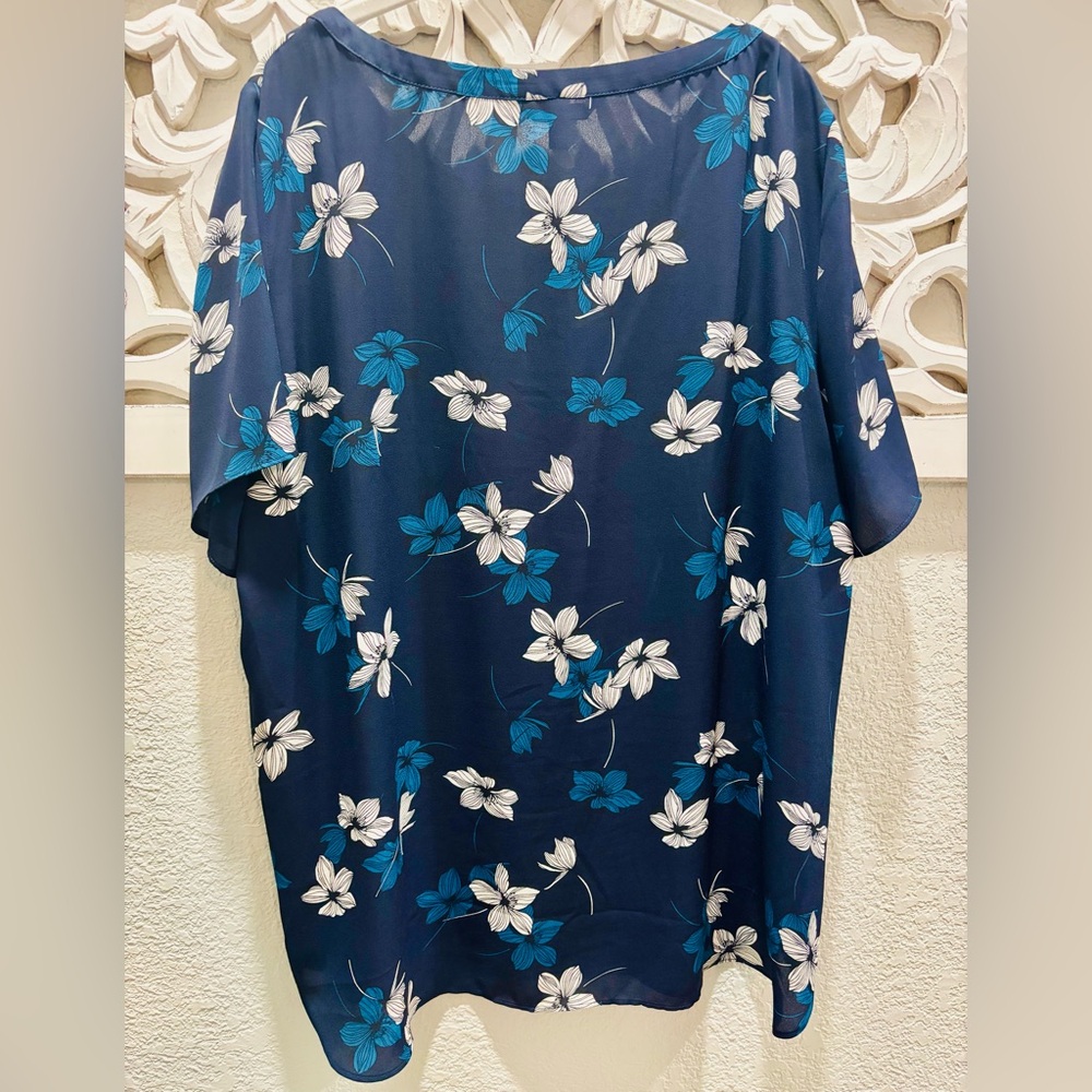 Banana Republic Floral Navy Blue Hi-Lo Hem Top - Picture 2 of 9